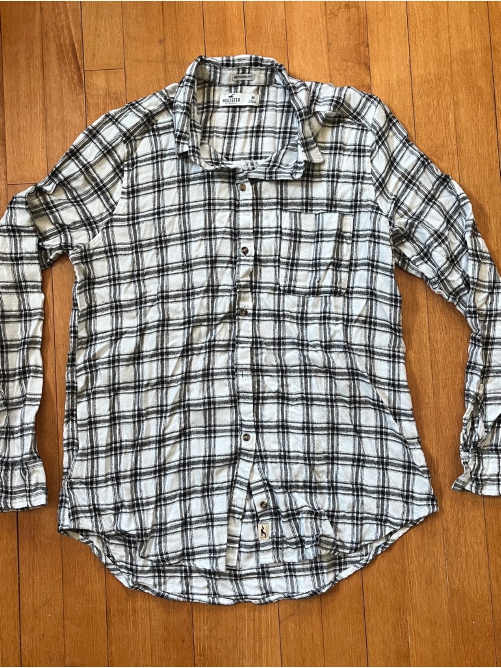 Women’s M Hollister Black & White Plaid Button-Up Shirt